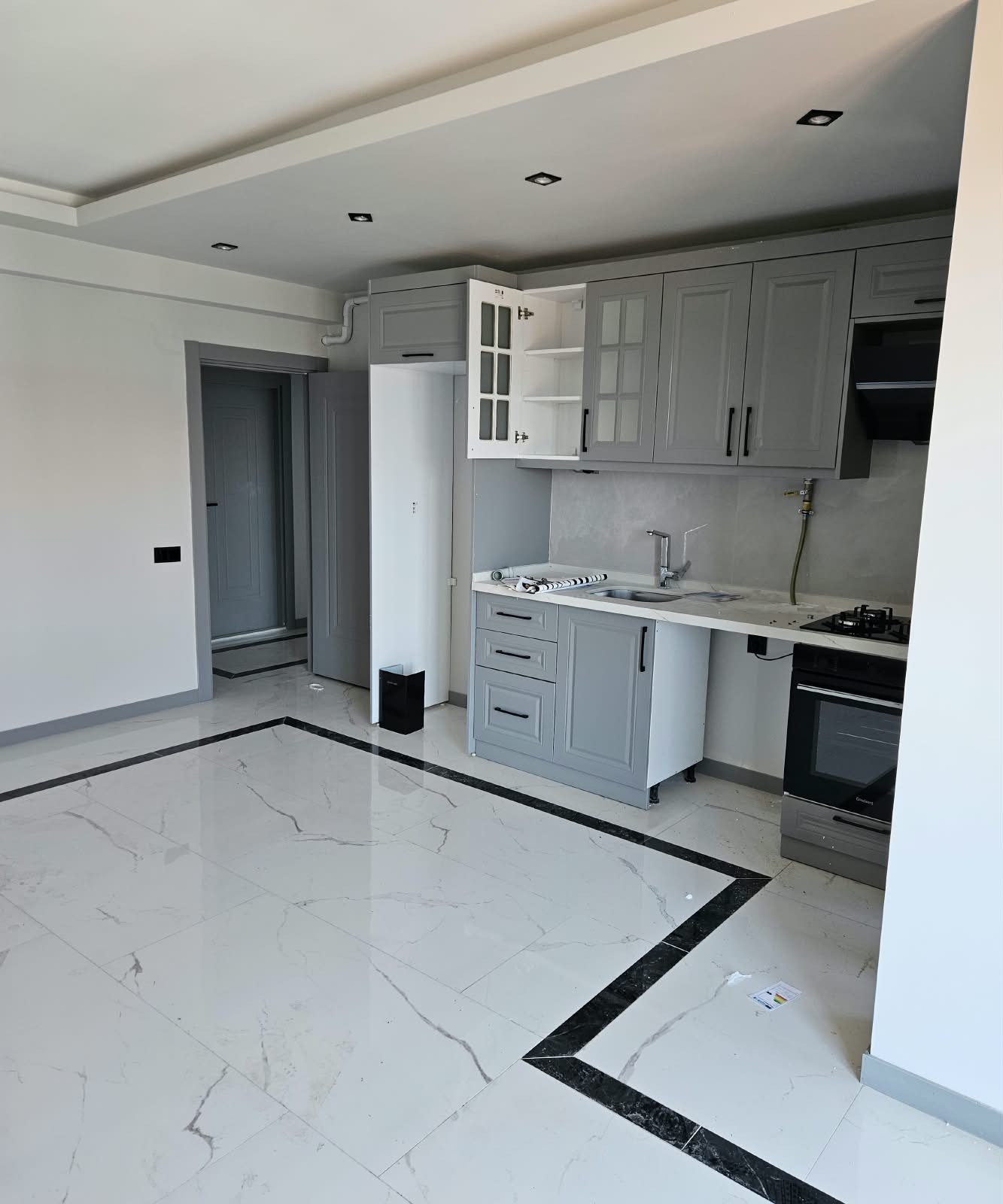 Nar Suit’te Şehrin Kalbinde, Kapanmaz Manzaralı Sıfır 2+0 Lüks Daire iç mekân